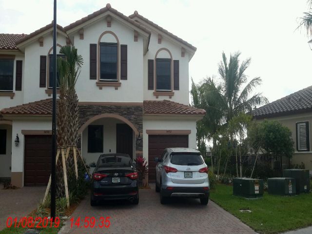 5492 NW 27 Ct
