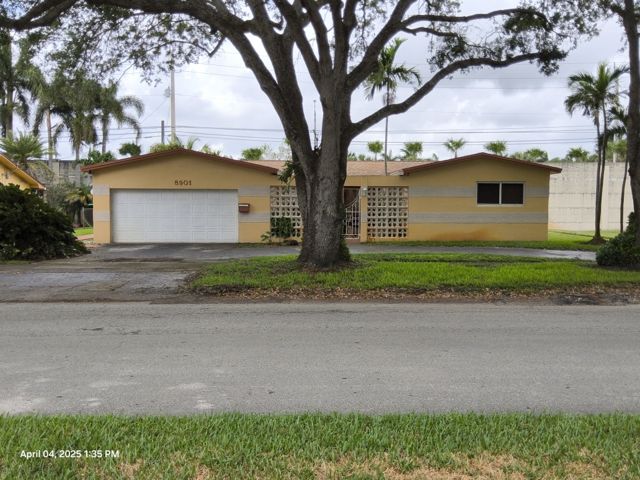 8901 SW 49 St