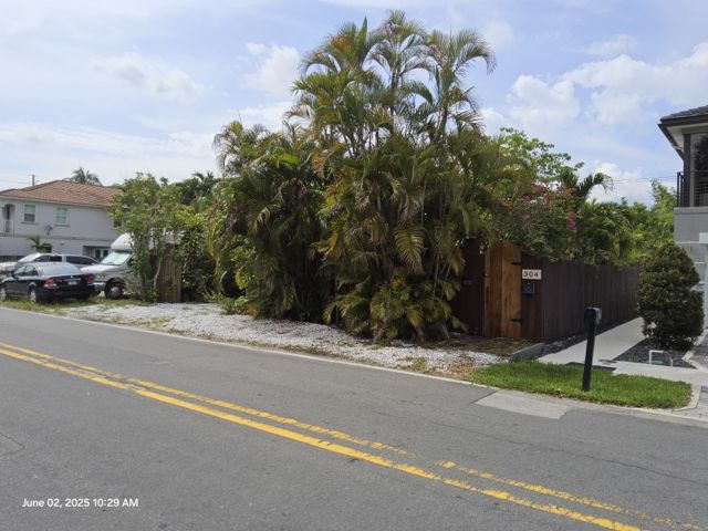 304 SW 9th St  