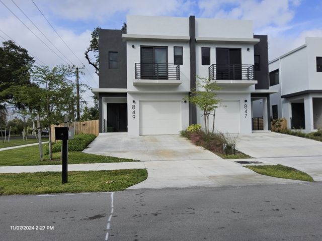 841 SW 29th St  