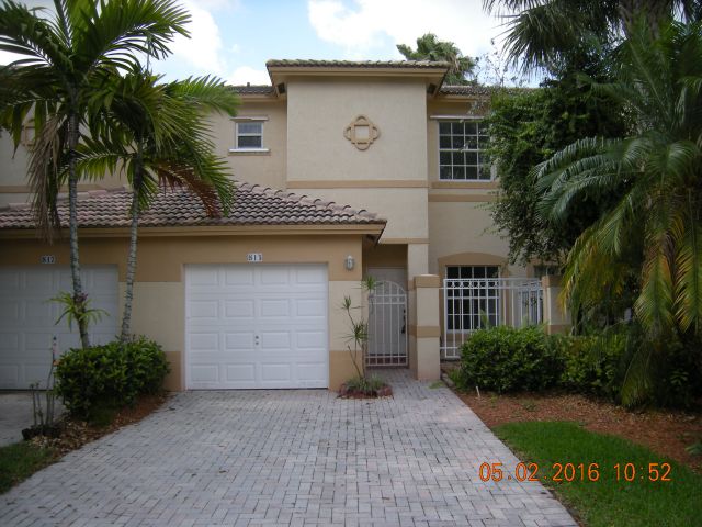 813 NW 170th Ter